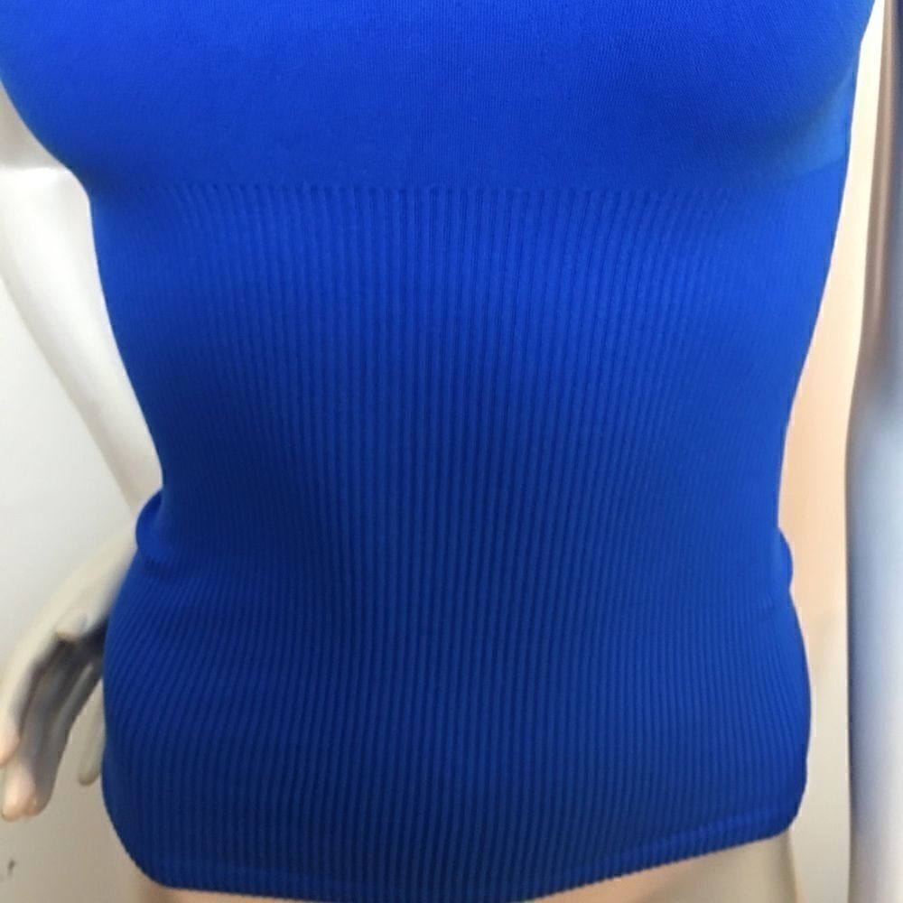 Thick ribbed neck, sleeves, & bottom shaper top‎ - Picture 4 of 5